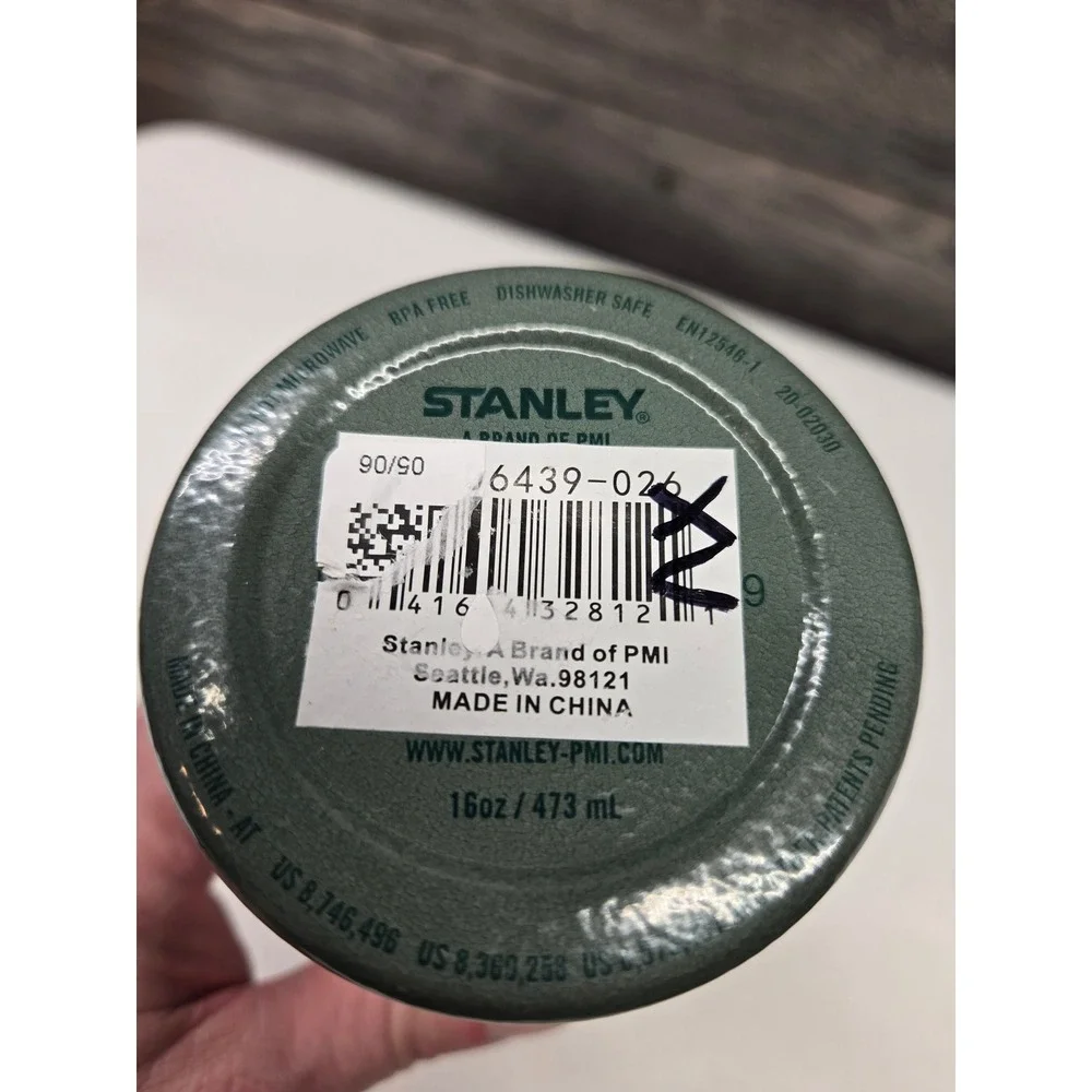 Stanley Classic Trigger-Action Travel Mug 16oz Hammertone Green Stainless Steel - Picture 3 of 6